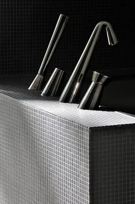 robinetterie bain douche sur plage gessi