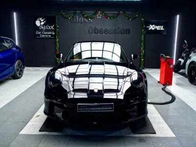 Cette Porsche 992 Turbo S est protégée avec un film de protection PPF XPEL, appliqué avec précision par Gloss Obsession pour une finition haut de gamme.