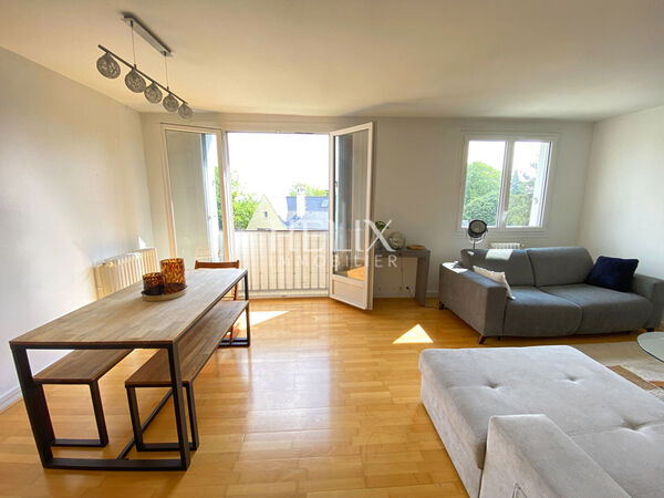 Le Pecq Place Royale- appartement traversant 4 pièces de 67.25 m2