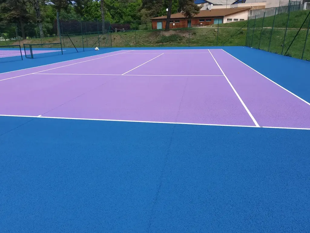 Construction et réalisation d'un terrain de tennis à Toulon et dans le Var : votre projet clé en main avec Service Tennis