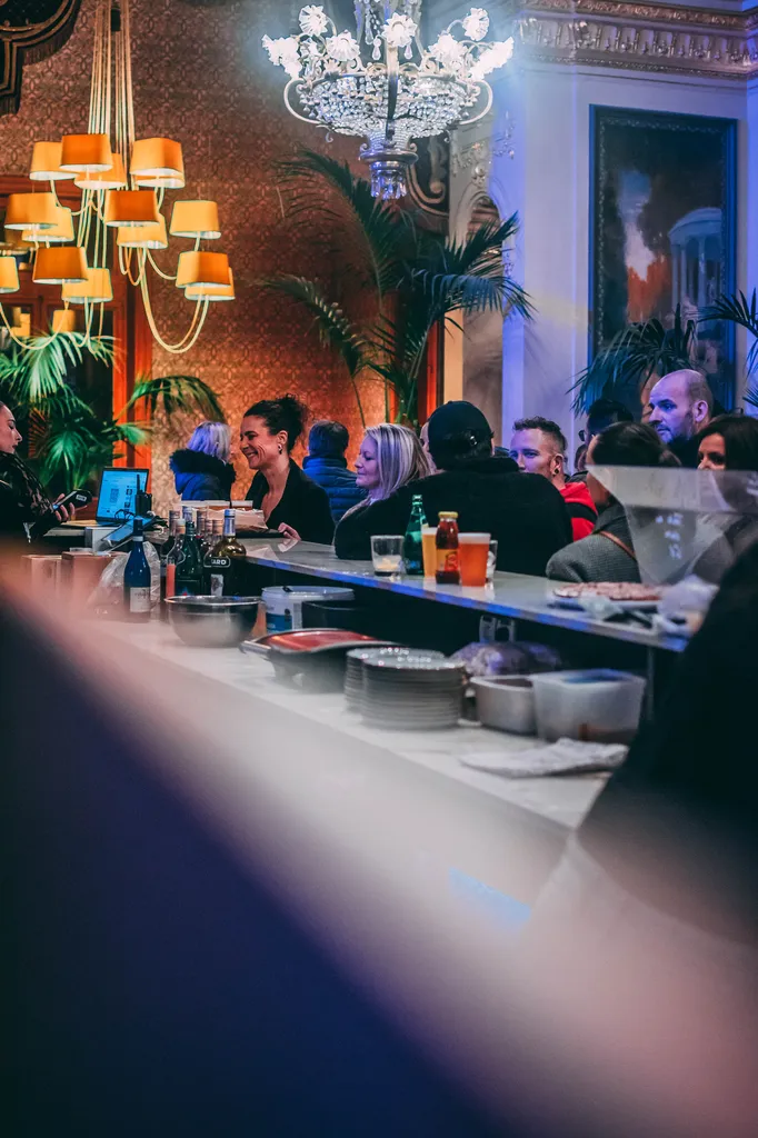 Privatiser un restaurant culturel pour organiser un événement professionnel dans un cadre théâtral unique au centre-ville de Sète