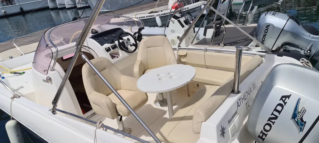 Location bateau sundeck Cap Camarat  à Bandol