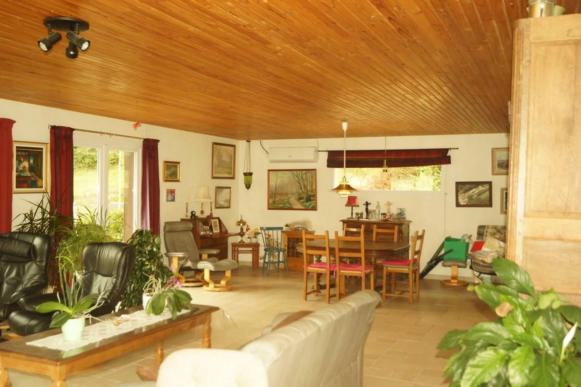 Vends maison de construction traditionnelle sur 1Ha20 au coeur de la vallée en Normandie