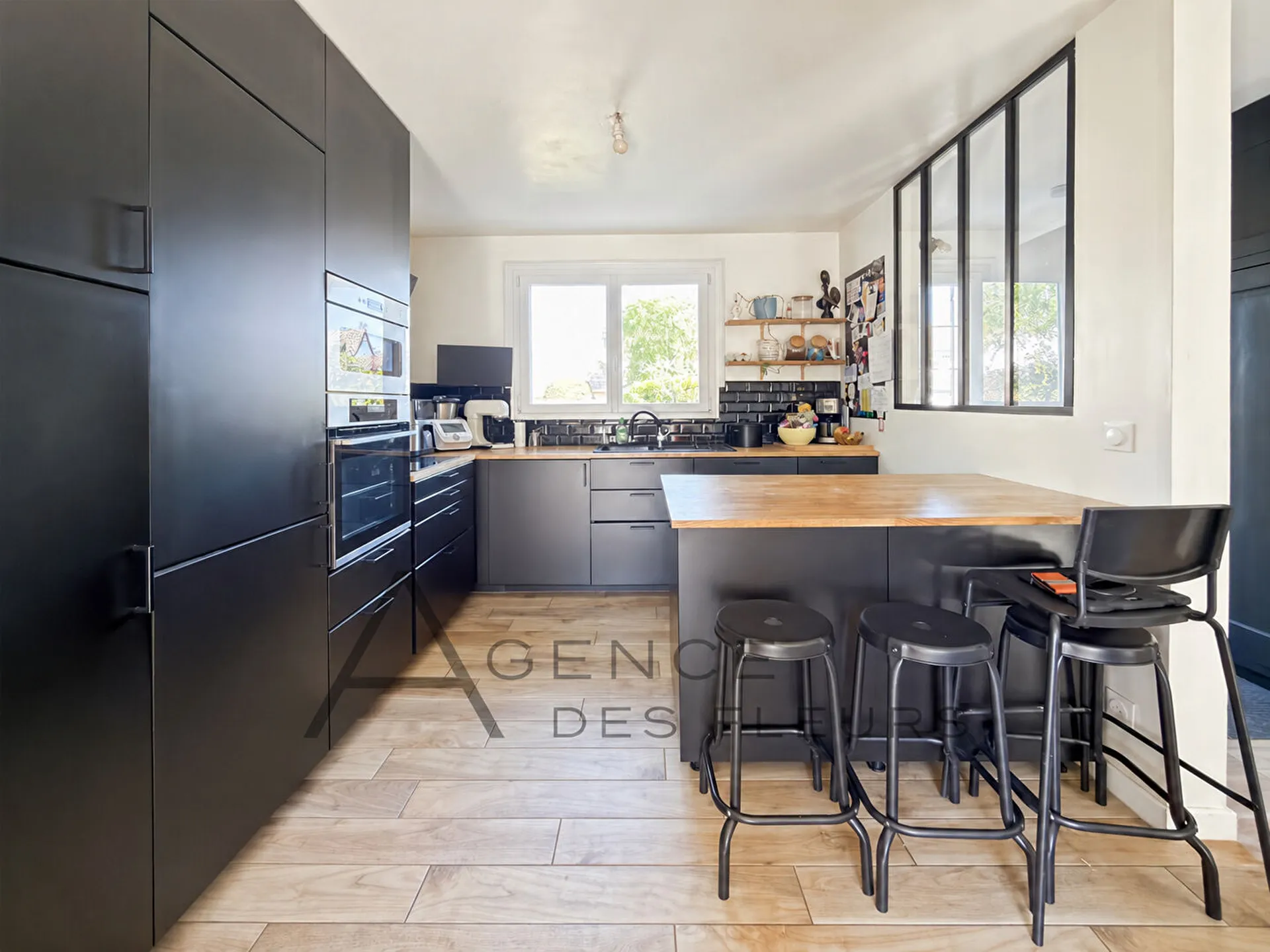 A vendre maison de 122 m² édifié sur 714 m² de terrain sur la commune de CLÉON 76410