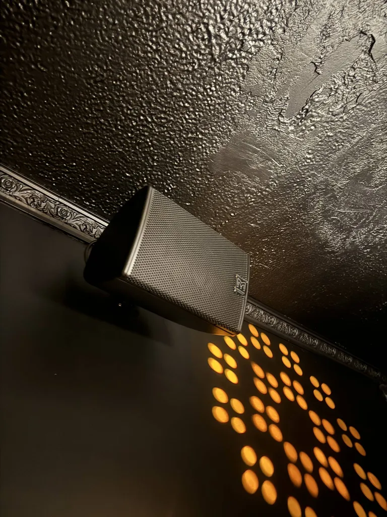 Installation Sonorisation et Éclairages le Boudoir du Steakhouse à Toulon Var 83