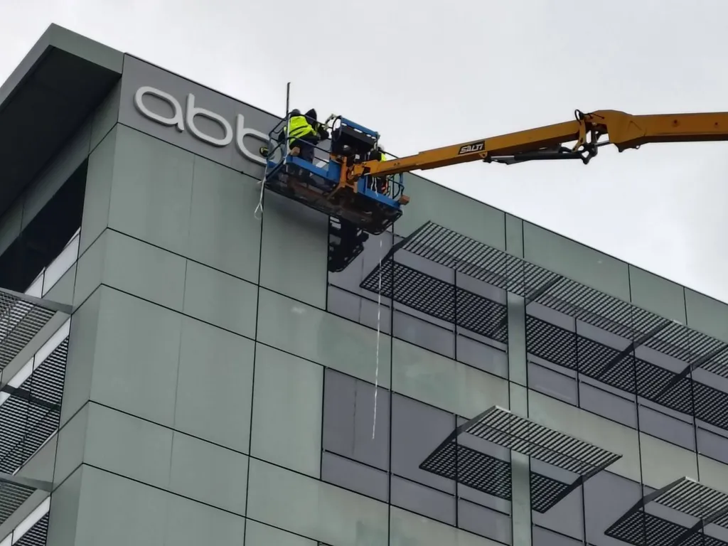 Installation de l'enseigne ABBVIE à Boulogne Billancourt