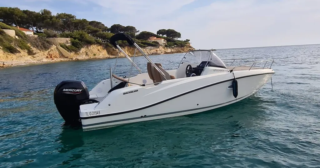 location de bateau à moteur rigide à Bandol