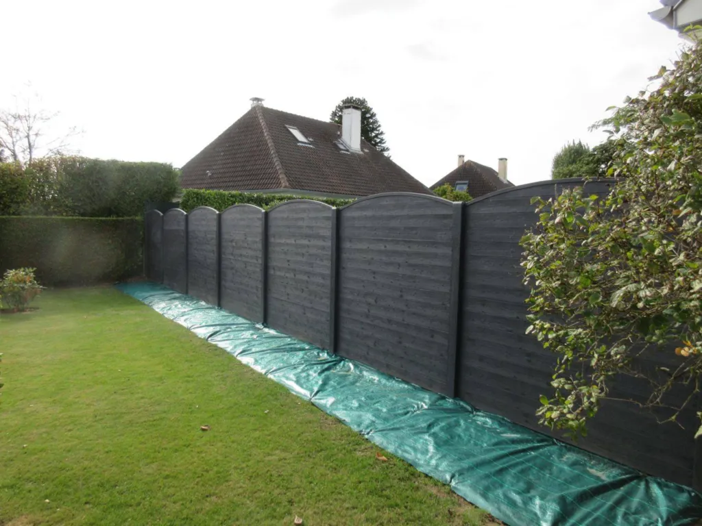 Création d'une clôture décorative en béton imprimé à MONTIVILLIERS 76