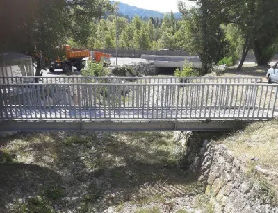 Bassin de rétention débroussaillé et nettoyé dans le Vaucluse