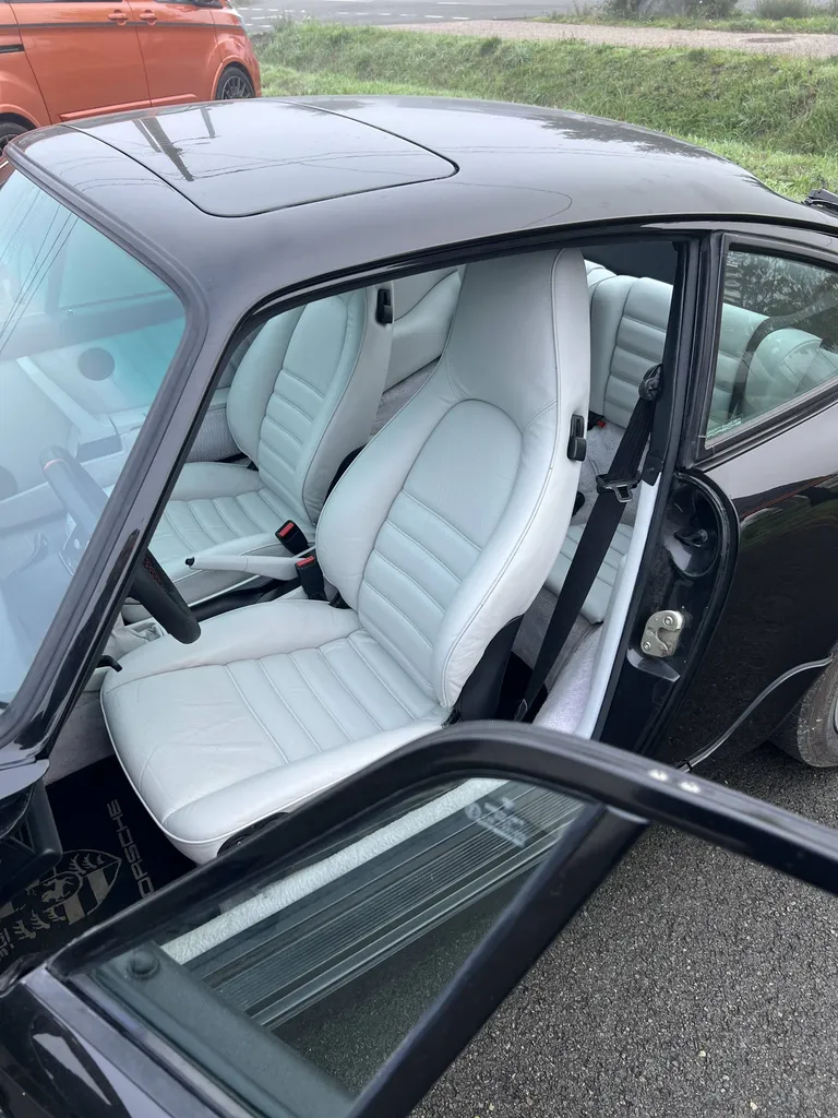 Rénovation intérieure complète d'une Porsche 911 type 964, à Le Mans (72)