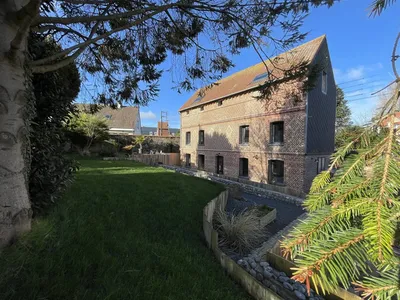 Maison de Maître du XIXe siècle, de 148,49 m² et son garage, bâtie sur un jardin de 639 m² à proximité du cœur de ville de Dieppe, 76.
