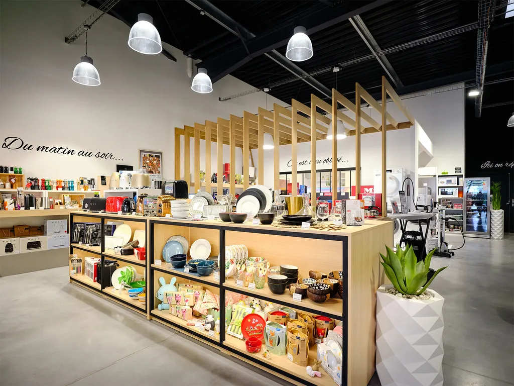 De la vaisselle aux accessoires pour le vin en passant par les moulins à poivre, notre offre magasin dans l'Ain est très large
