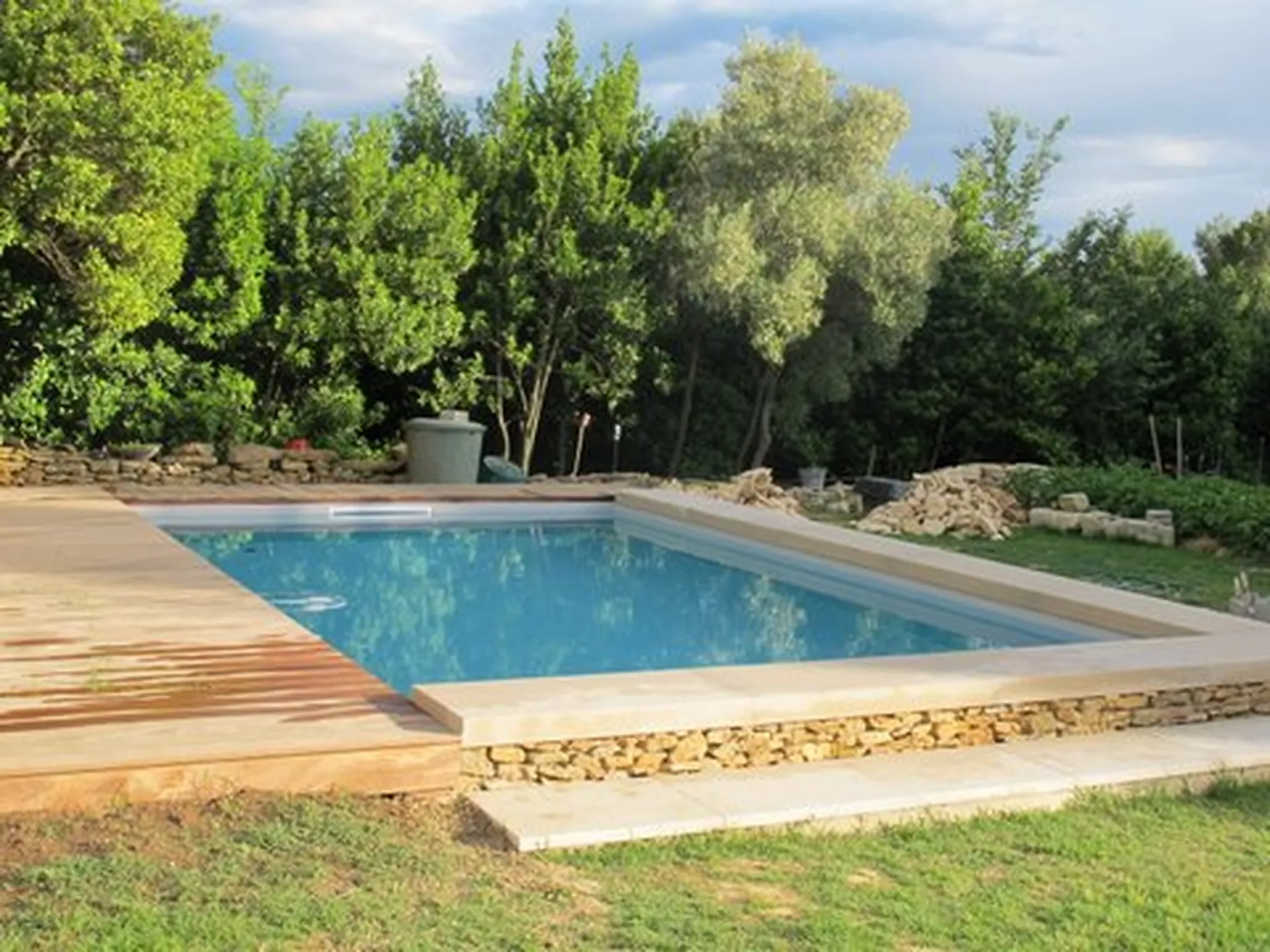 Créer et façonner la pierre naturelle sur mesure pour vos projets dans le Gard