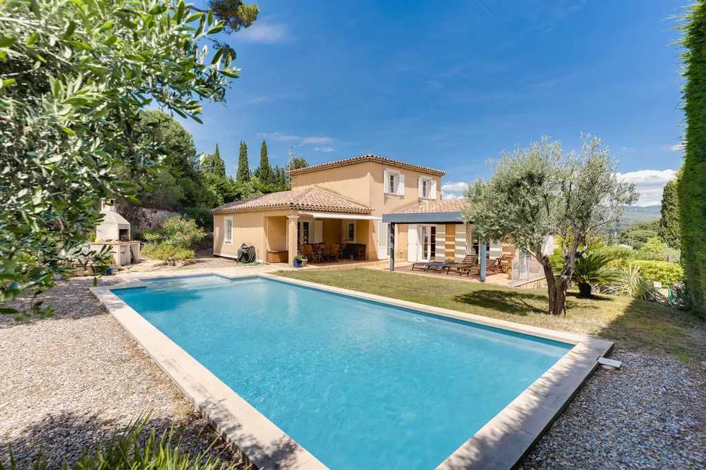 Vente maison Cassis au cœur du village au calme absolu, avec piscine, garage et vue sur le Cap Canaille