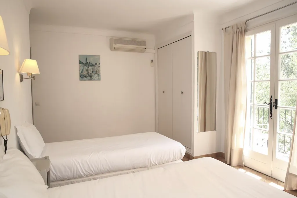 HDLP Chambre V08 balcon exposition Sud