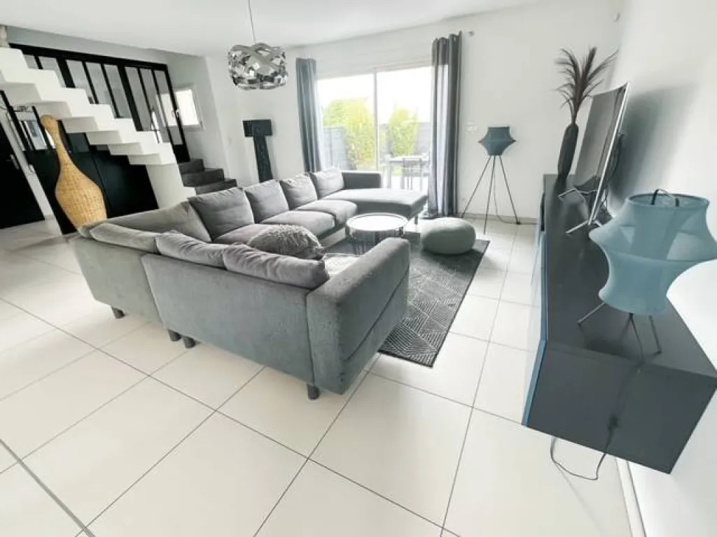 grande pièce de vie de 55 m² 76320