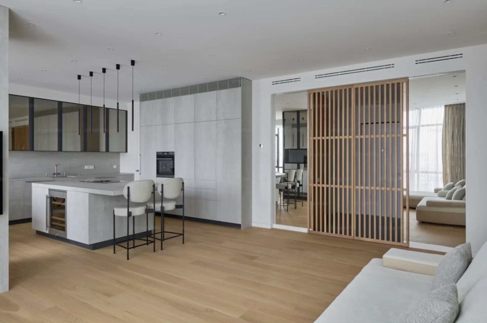 Cuisine moderne avec îlot, pensée pour la convivialité et l’ergonomie quotidienne.  Pexels