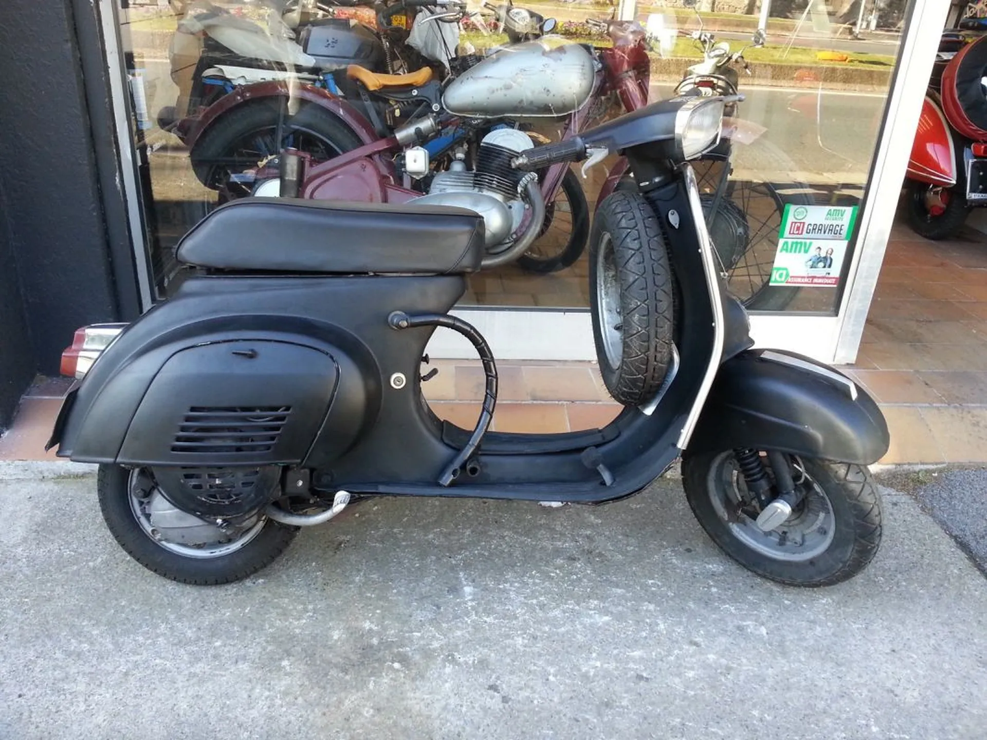 VESPA 50 SIX FOURS LES PLAGES