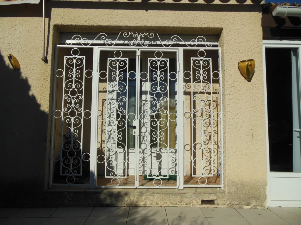 GRILLES DE PROTECTION AMOVIBLES EN FER FORGE LANCON DE PROVENCE
