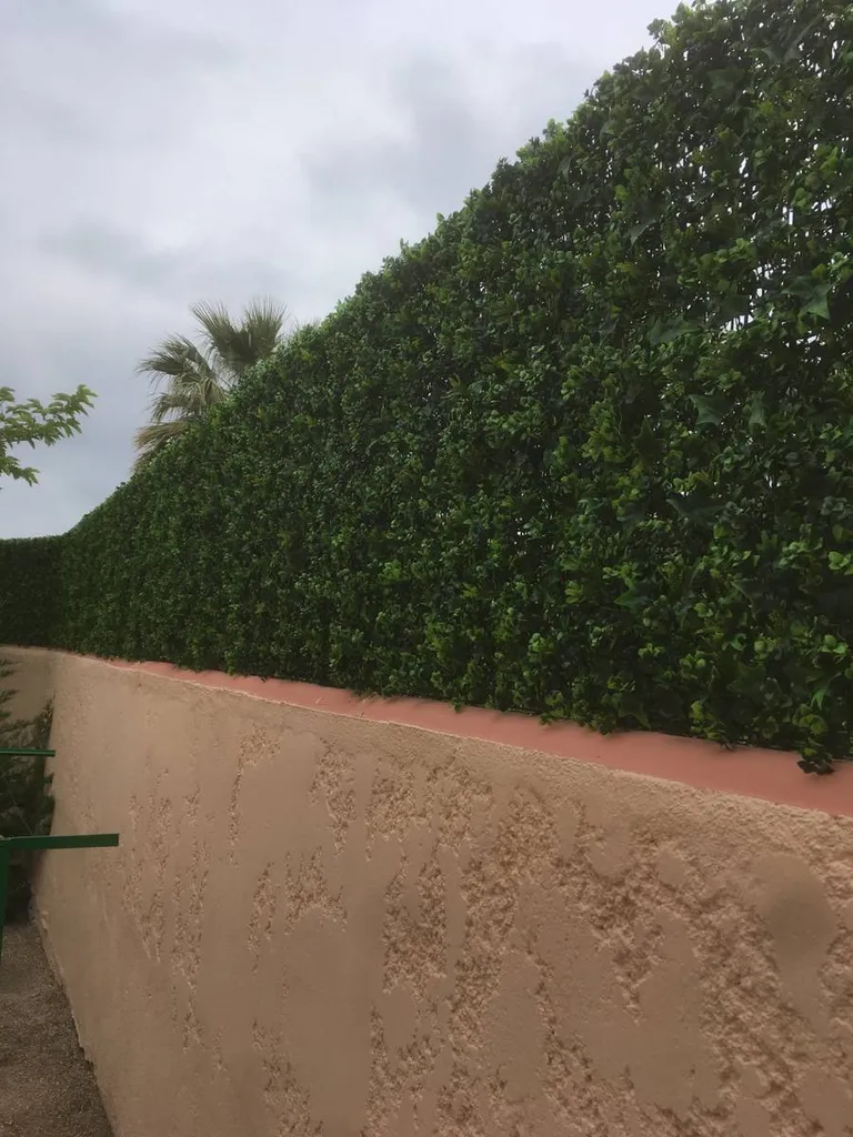 Exemple de clôture brise-vue artificielle installée à Gignac-Le-Nerthe