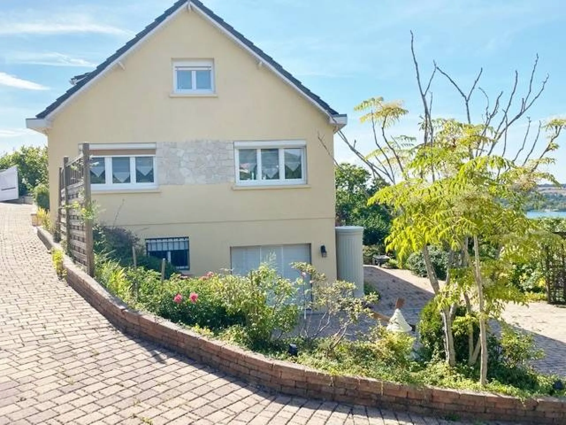 A acheter, superbe maison familiale de 130m² env., 6 chambres avec sous sol et grand jardin sur la commune de TOURVILLE LA RIVIÈRE 76410