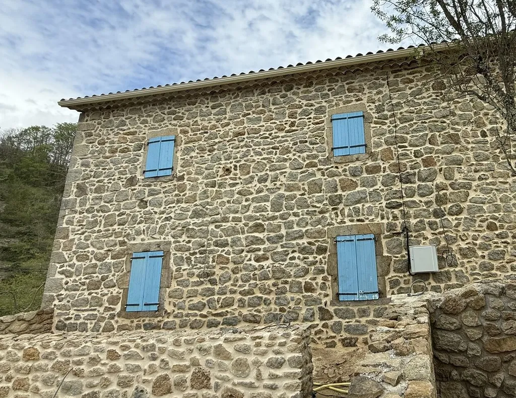 Rénovation maison en pierre Manosque Oraison Valensole : rejointoiement façade et ravalement en Provence entre Verdon et Luberon durable et esthétique 04