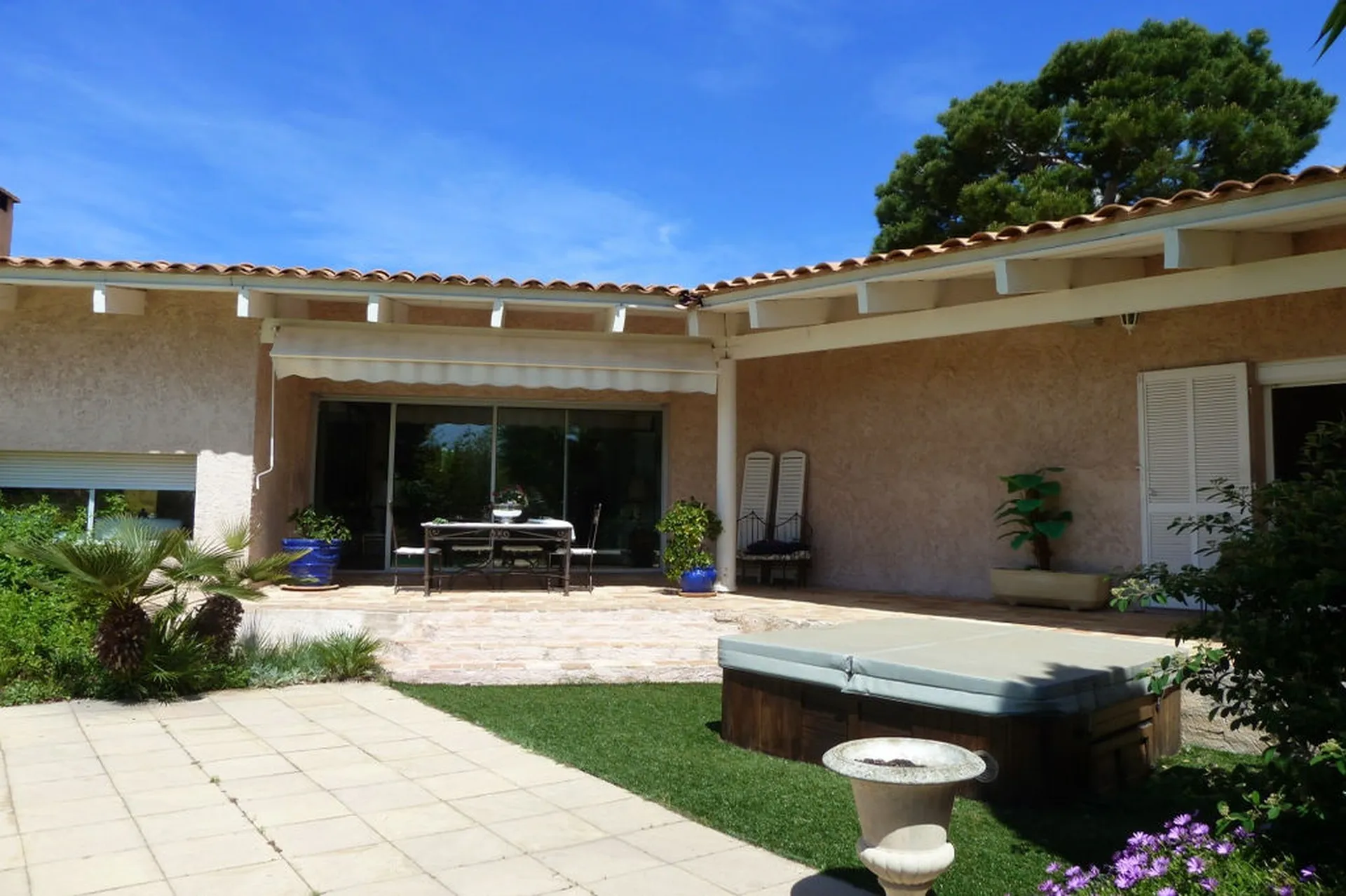 Vente maison 7 Cassis sur les hauteurs, piscine, garage et dépendance