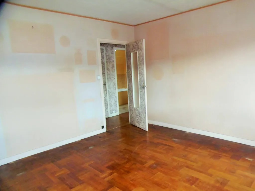 à vendre appartement à rénover proche commerces à elbeuf sur seine 76
