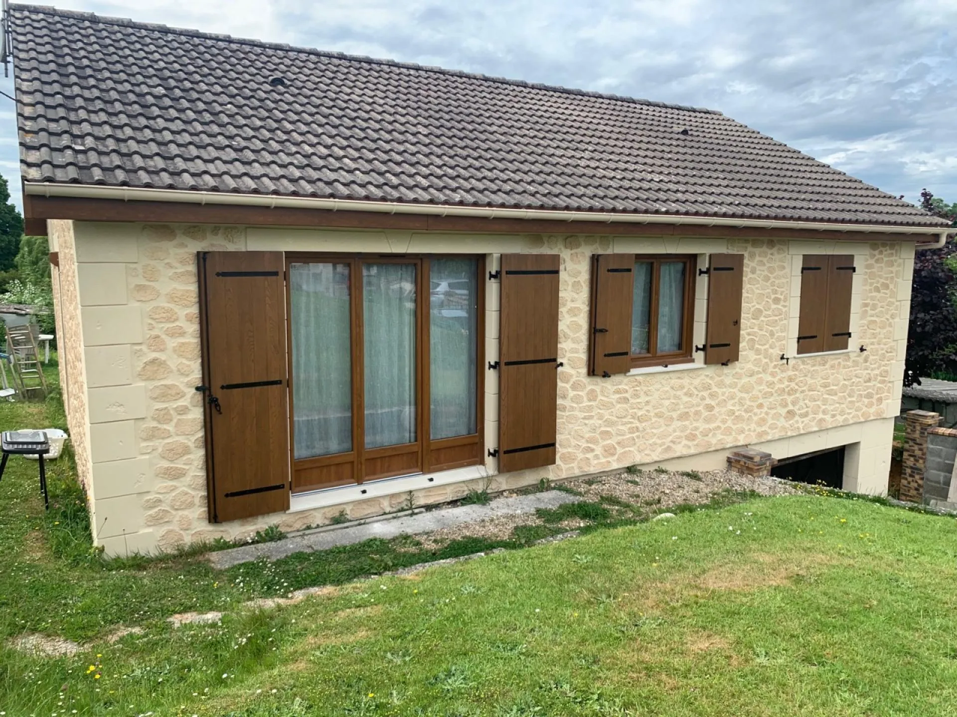 Société pour devis ravalement de façade imitation pierre taillée à Gonfreville-l'Orcher proche Le Havre 76