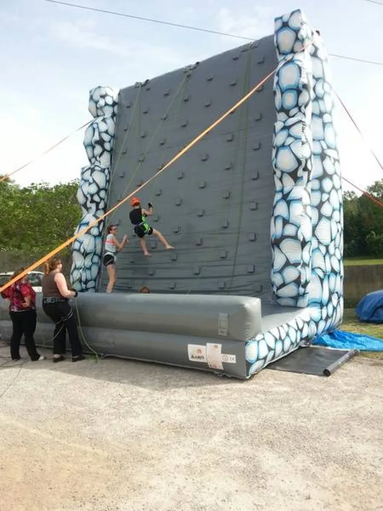 LOCATION MUR D'ESCALAGE GONFLABLE