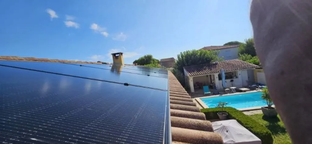 Installation de 14 panneaux solaire Dmegc 500w à Tarascon dans les Bouches du Rhône