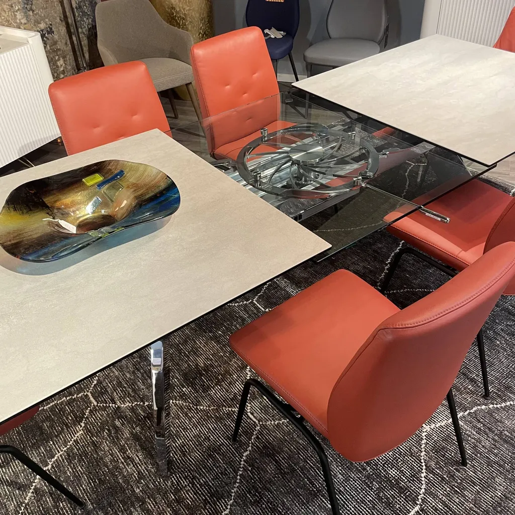 Table de repas en céramique et verre à Hyères près de Toulon