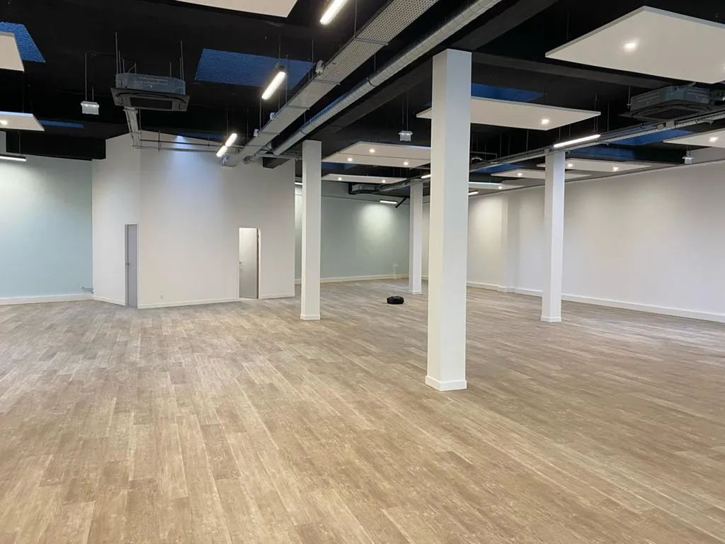 Location - Boutique 447 m², Batignolles, Rue des Dames 75017 PARIS