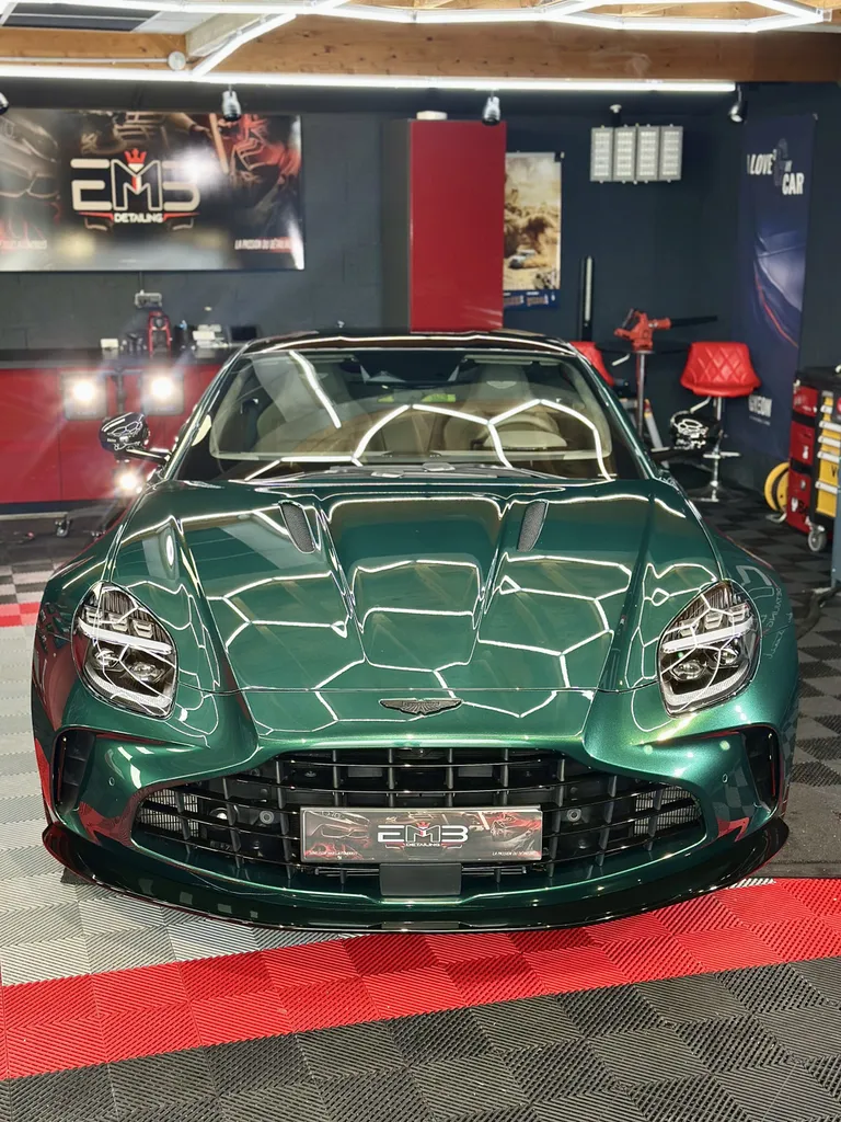 protection carrosserie PPF traitement céramique sur Aston martin Vantage Lyon 