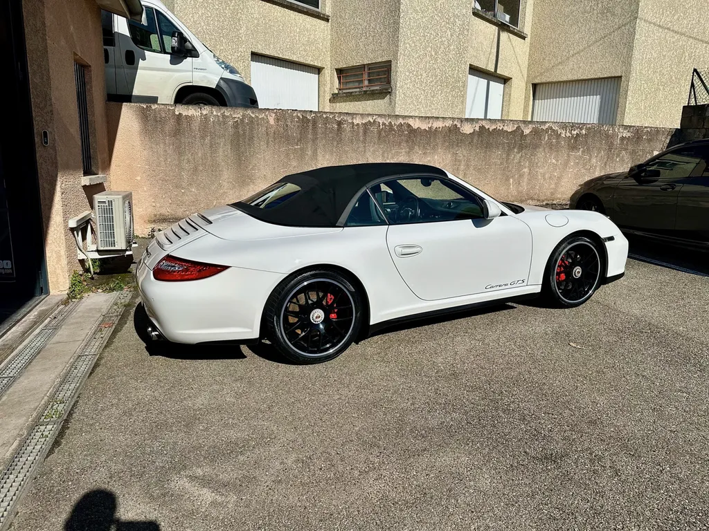 comment protéger sa voiture avec un traitement céramique sur Porsche 911 proche de lyon 