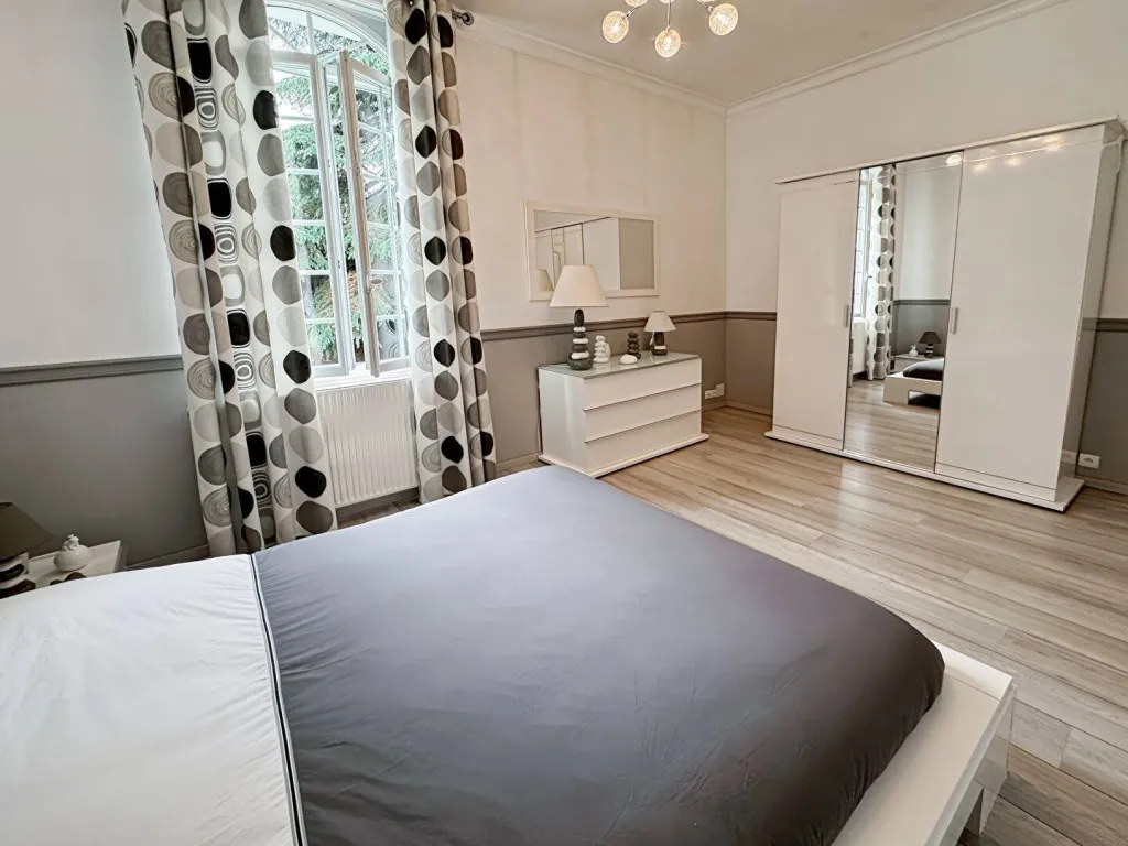 A vendre belle maison bourgeoise de 228 m² avec jardin de 1277 m² sur la commune de CAUDEBEC LES ELBEUF 76320