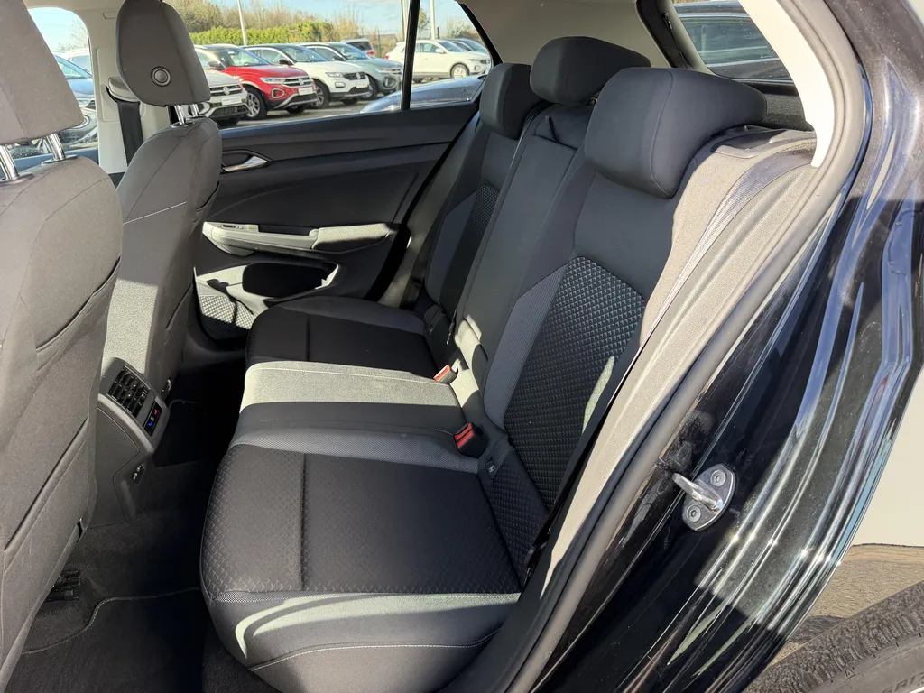 Volkswagen Golf 8 d'occasion à vendre proche du Havre : découvrez cette berline diesel TDI 150 finition Active