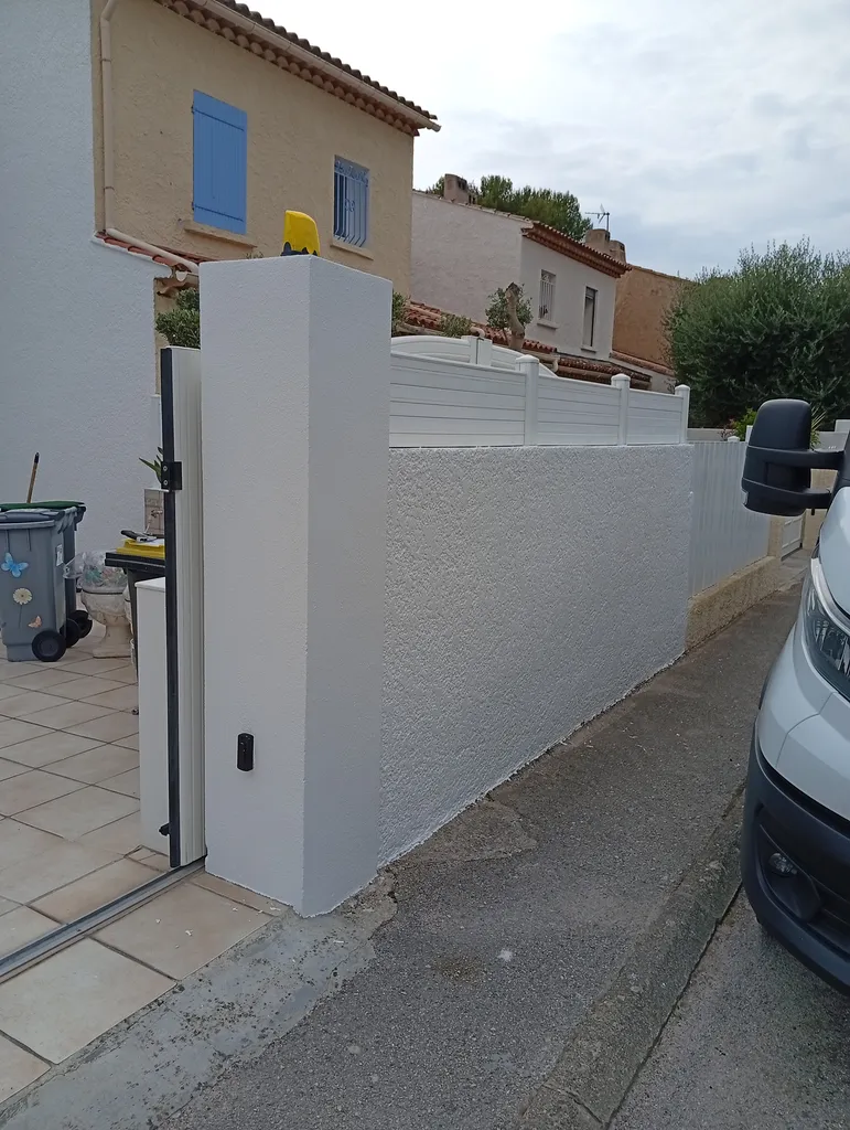 Reprise peinture muret avec fissure Sainte-Maxime