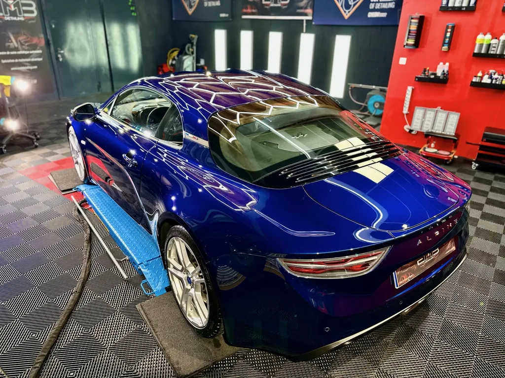 Traitement céramique chez EMB DETAILING protection carosserie spécialiste Alpine A110 sur Lyon