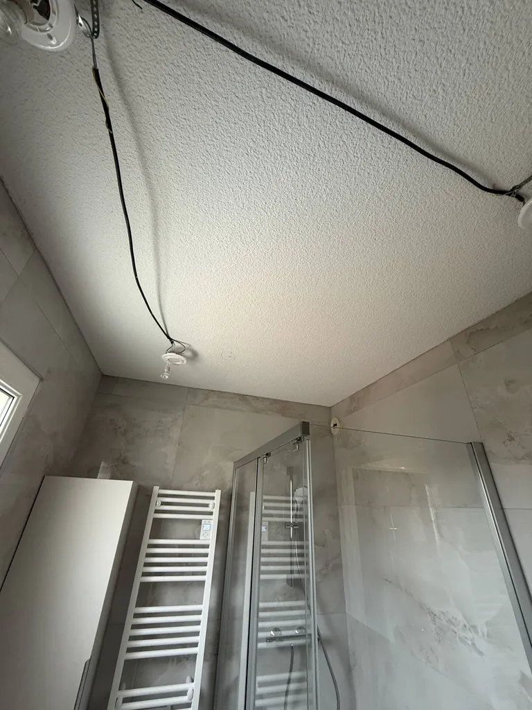 Plafond gouttelette : pourquoi le cacher plutôt que le supprimer ? Plafonds Tendus Occitans Albi
