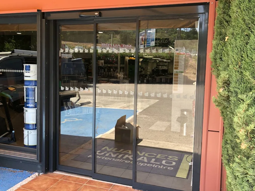 Porte automatique télescopique sur mesure WINDRIVE fermé