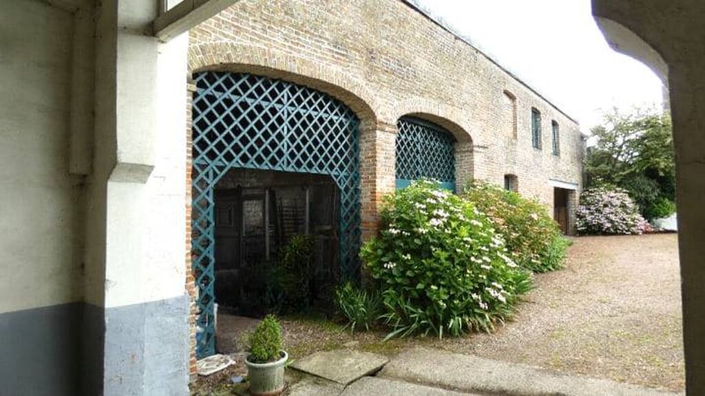 SOUS OFFRE  Demeure sur Parc