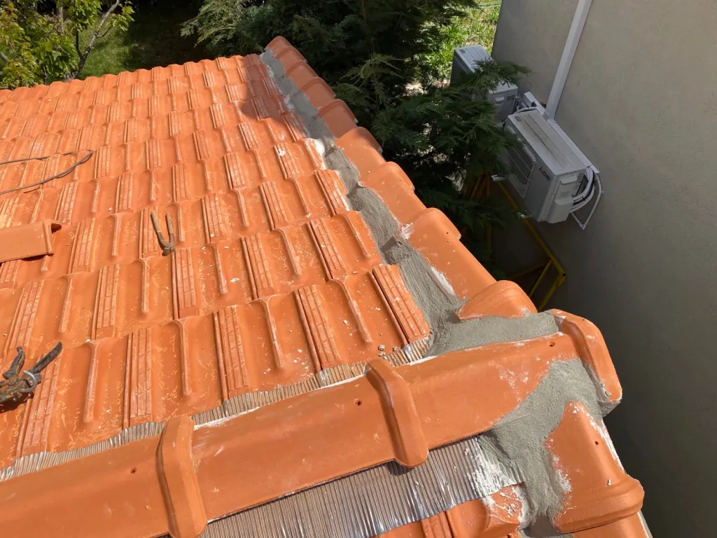 Changement d’une toiture tuiles plates de Marseille sur Gréasque près de Aix en Provence