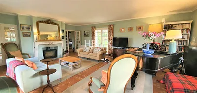 Vue sur le golf de Saint Nom la Bretèche pour cette maison avec 5 chambres