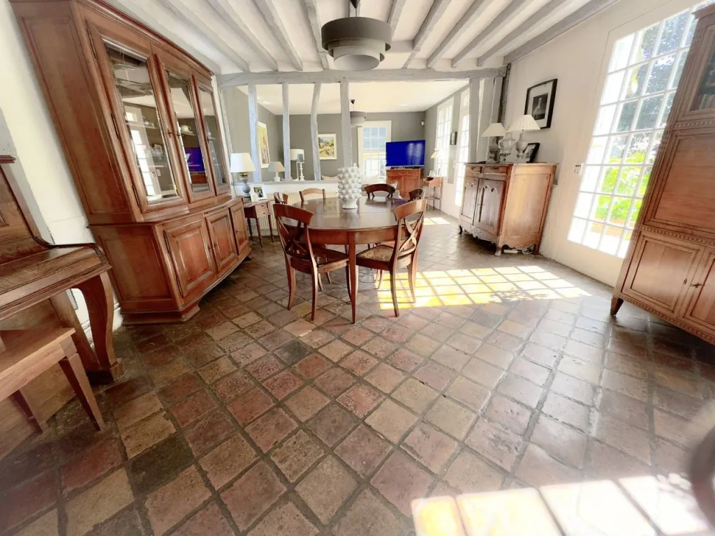 A vendre belle maison bourgeoise de 228 m² avec jardin de 1277 m² sur la commune de CAUDEBEC LES ELBEUF 76320