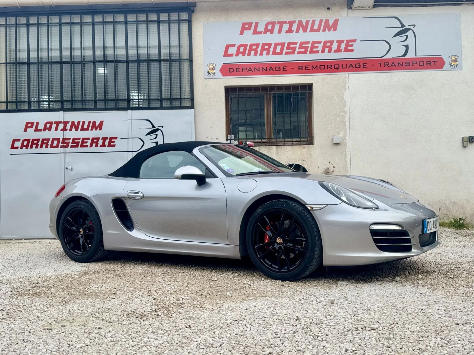 Réparation carrosserie sur une Porsche Boxster spécialiste dans la région de Marseille à Carnoux
