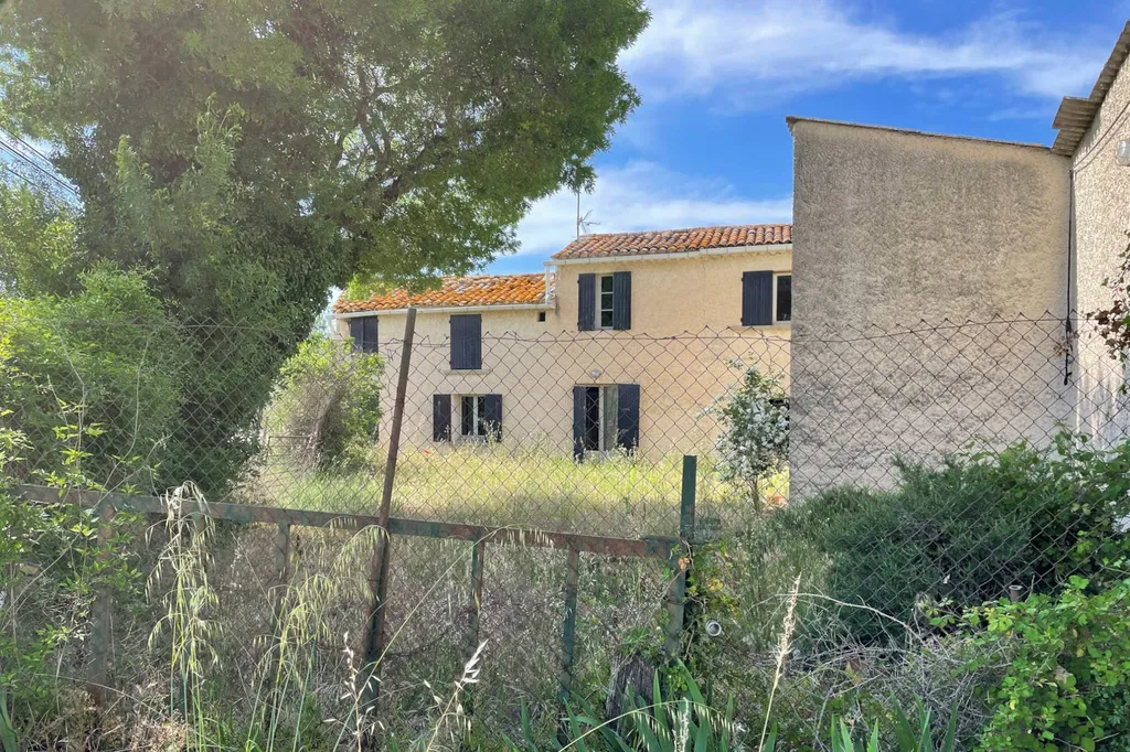 maison à rénover à l'Isle-sur-la-Sorgue avec vue sur les Monts de Vaucluse   