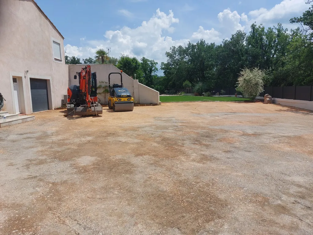 application d'enrobé de bitume noir à Saint-Maximin la Ste-Baume