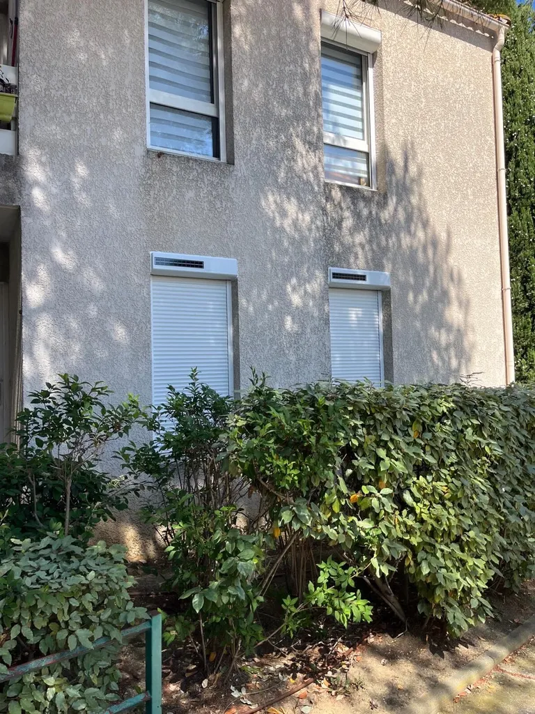 Mise en place de volet roulant solaire sur Martigues