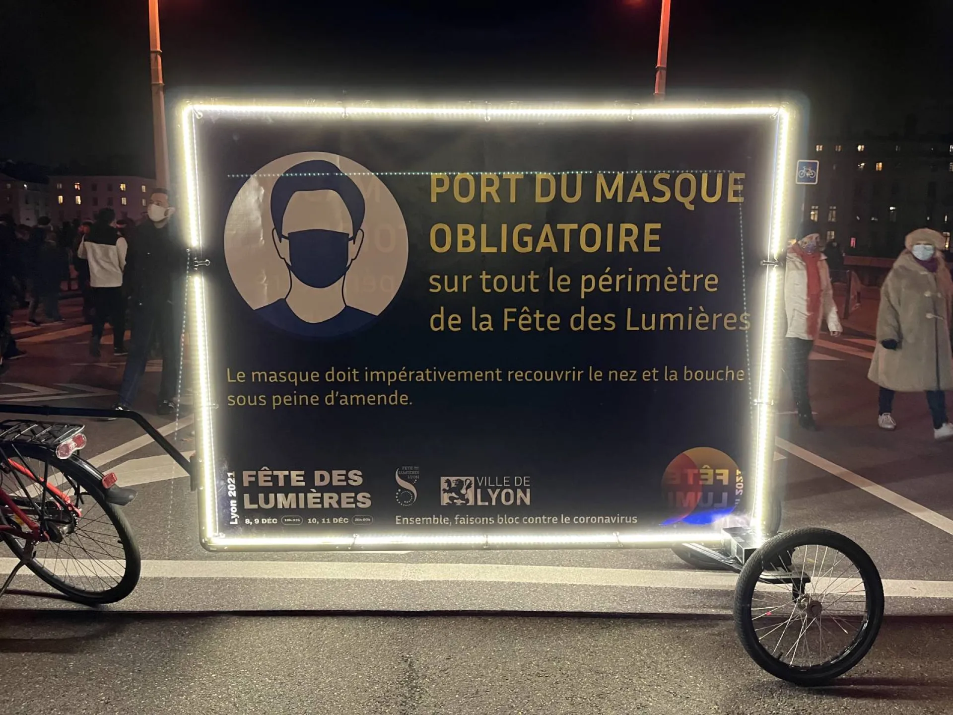 Impression bâche posée sur vélo lumineux signalétique mobile 